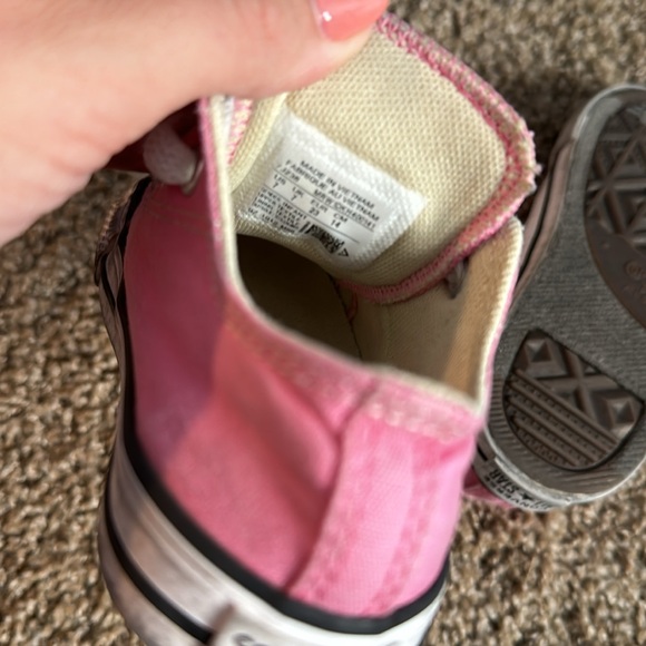 Toddler Size 7 Pink Converse - Picture 7 of 8